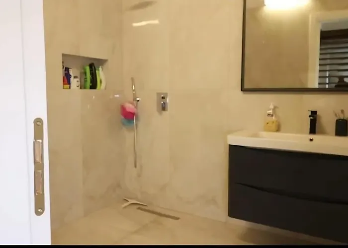 Villa A B I Valjiosi